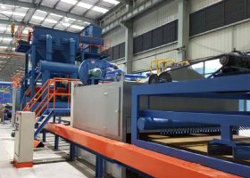 輥道通過式拋丸機可選擇PLC一鍵啟動，無間隙連續通過拋丸打砂