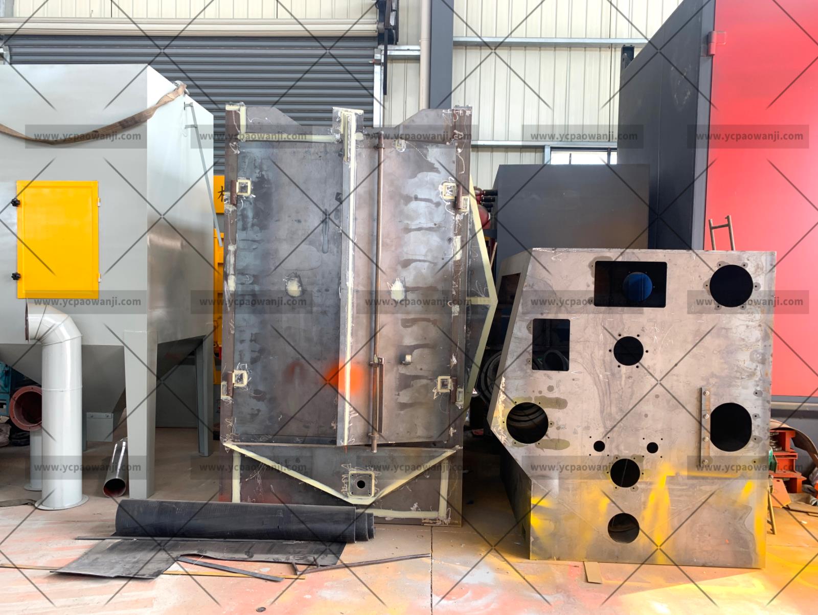 江蘇拋丸機除銹設備 376吊鉤式拋丸機生產廠家拋丸機主機制作中,準備噴漆